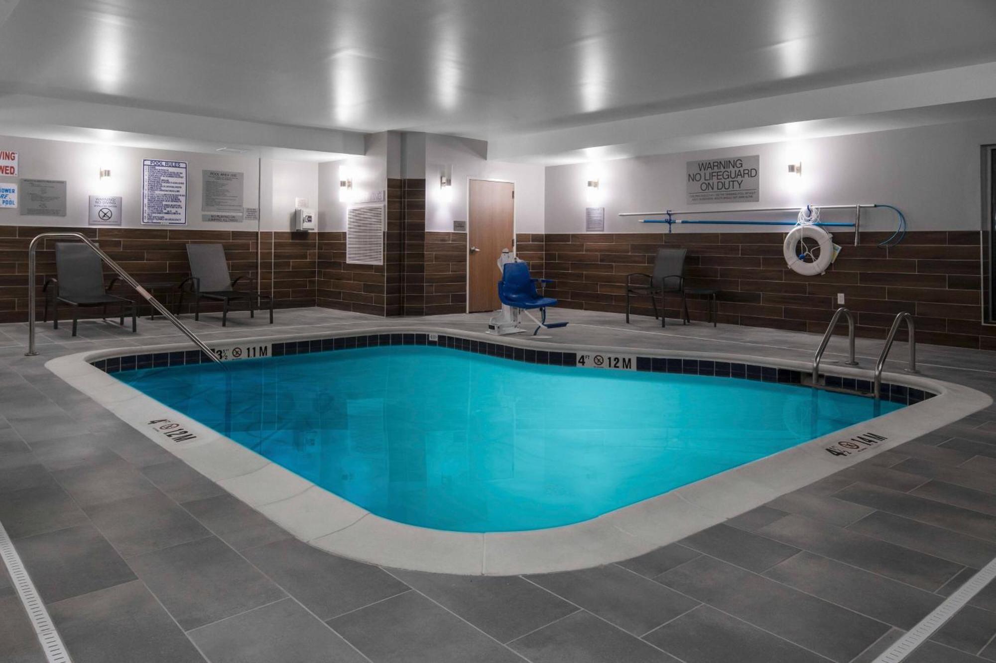Fairfield Inn & Suites רוקי מאונט מראה חיצוני תמונה