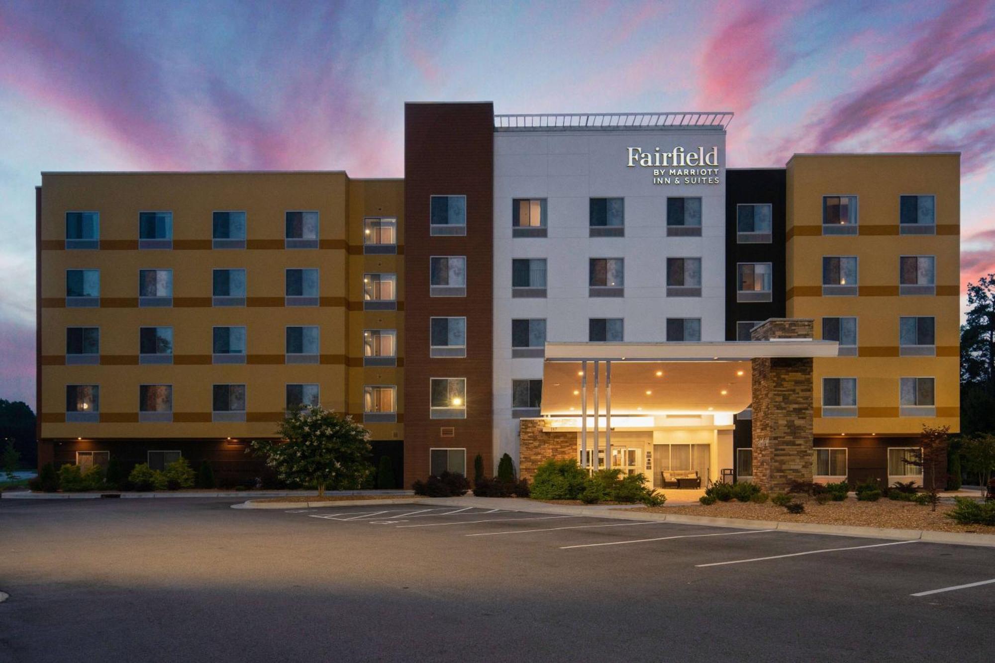 Fairfield Inn & Suites רוקי מאונט מראה חיצוני תמונה