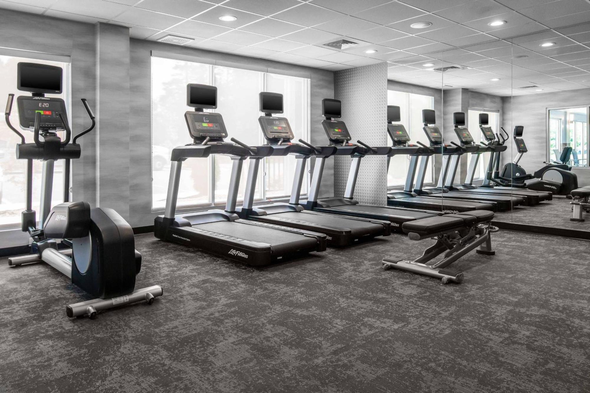 Fairfield Inn & Suites רוקי מאונט מראה חיצוני תמונה