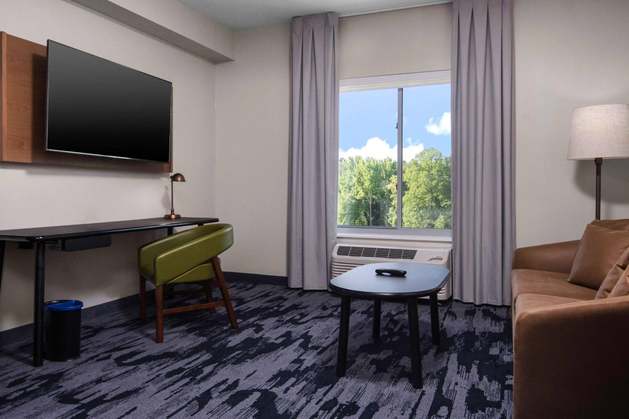 Fairfield Inn & Suites רוקי מאונט מראה חיצוני תמונה