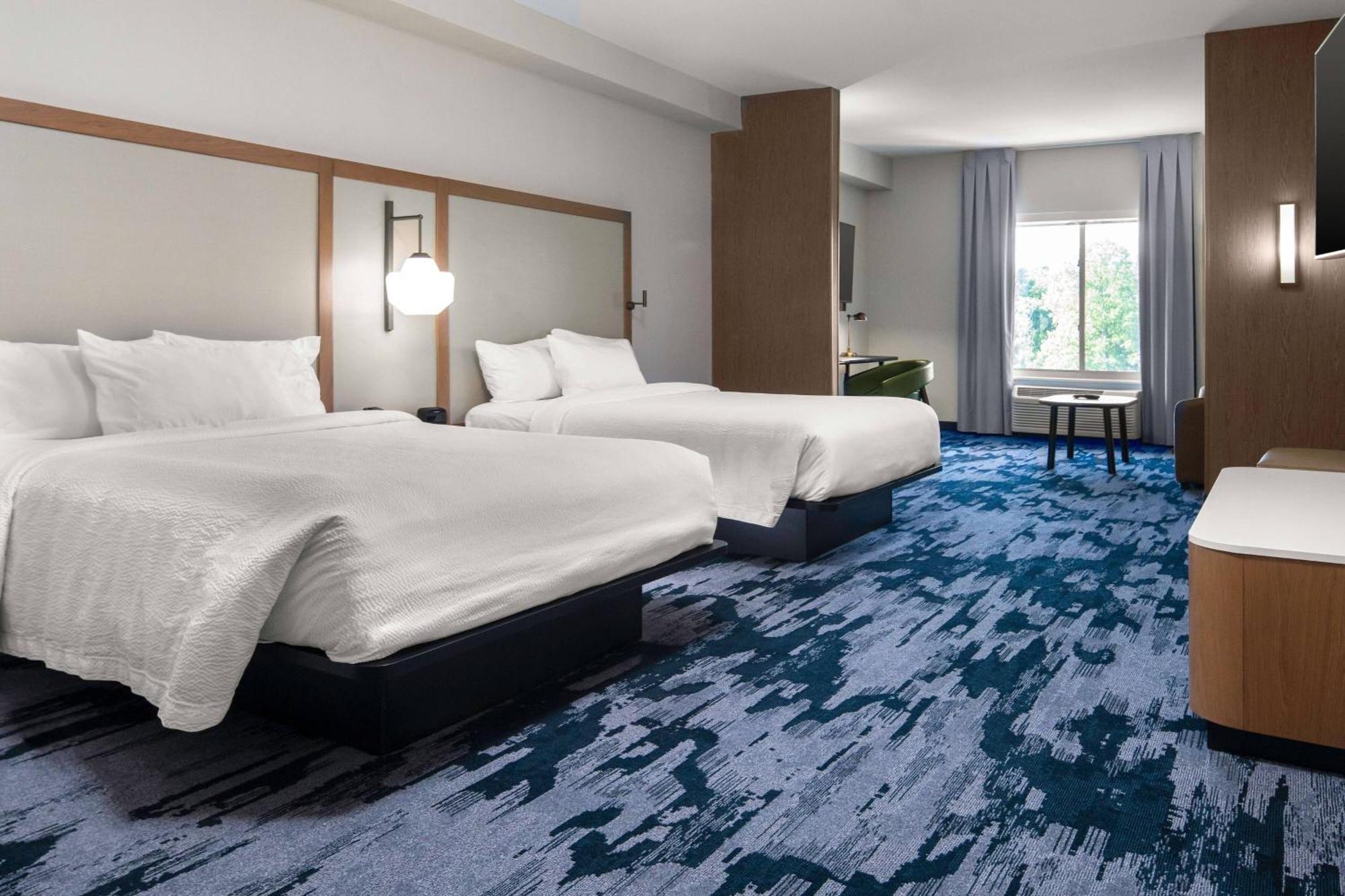 Fairfield Inn & Suites רוקי מאונט מראה חיצוני תמונה